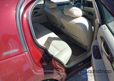 2000 Lincoln Town Car Executive from USA, damaged, VIN 1LNHM81W8YY898655